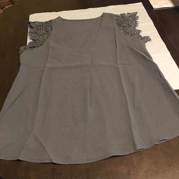 Sleeveless Lace Crochet Top - Picture 5 of 10